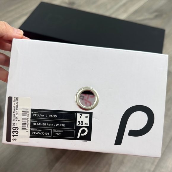 Peluva Women's Toes Shoes - Picture 6 of 9